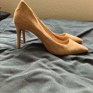 Banana Republic Tan Suede Pumps